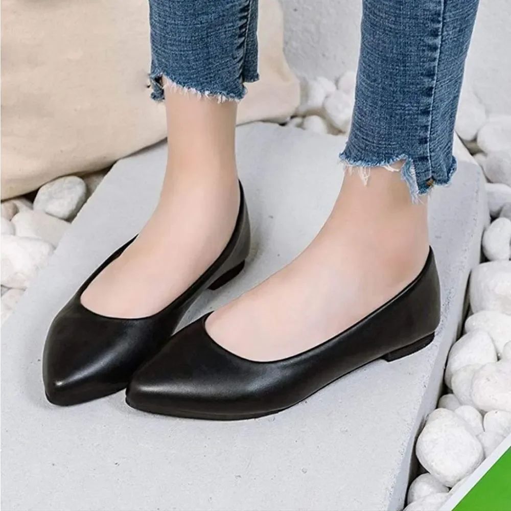 BRAND NEW TIME&TRU ROUND TOE SLIP-ON WOMEN"S LEATHER FLAT SHOE
